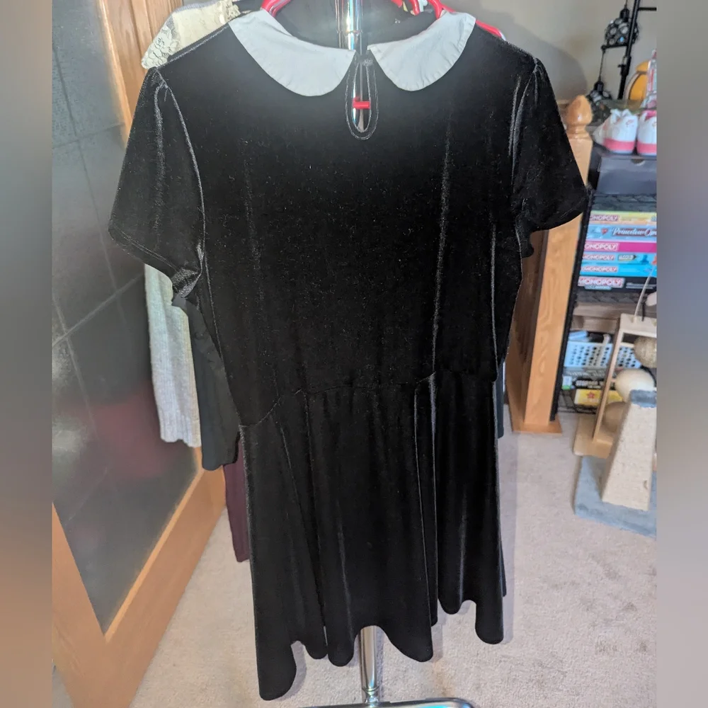 Hot Topic Black Velvet Dress with White Collar - Picture 5 of 6